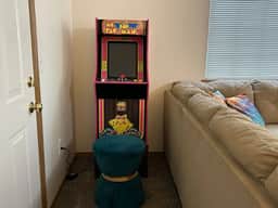 Clyde's Crib: Cozy Ms. Pac-Man minutes from I-84 and Hillcrest Country Club