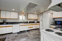 Little Blue Bungalow Pet Friendly, Fenced Yard!