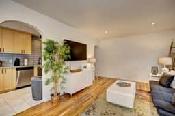 Newly Renovated in Hyde Park 21Parking +Laundry