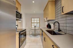 Newly Renovated in Hyde Park 21Parking +Laundry