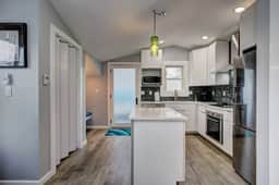 The Lilly Pad + PET Friendly Fenced YARD!