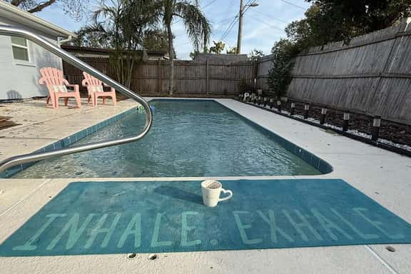 Captain's Cove with pool in Sunny Largo, FL - Image 1