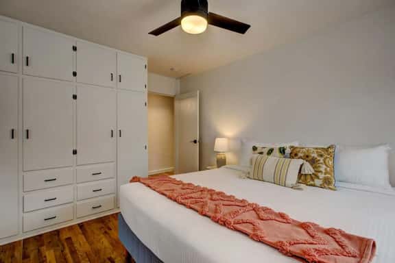 Newly Renovated North End Bungalow19 w/Parking - Image 1