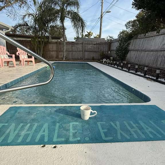 Captain's Cove with pool in Sunny Largo, FL - Image 1