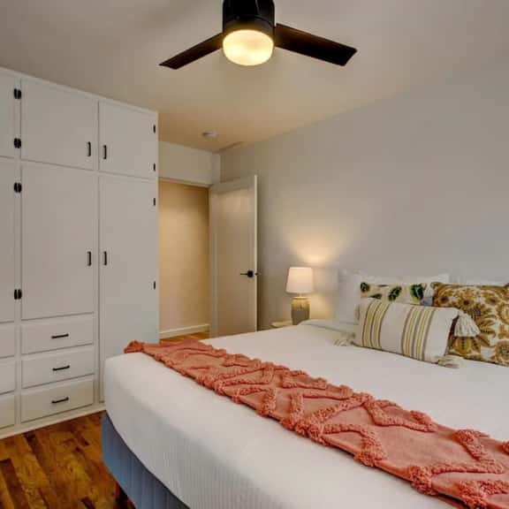 Newly Renovated North End Bungalow19 w/Parking - Image 1
