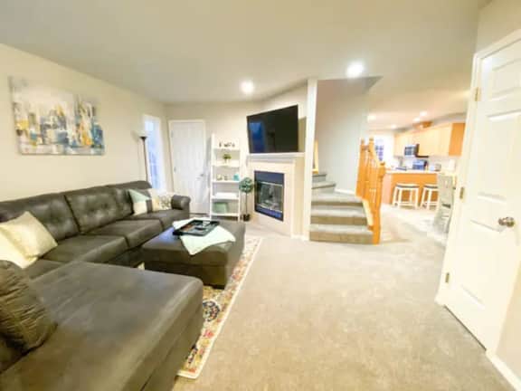 Boise Avenue Getaway, Parking for 2, yard, 3BD/3B!