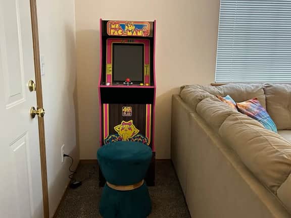Clyde's Crib: Cozy Ms. Pac-Man minutes from I-84 and Hillcrest Country Club