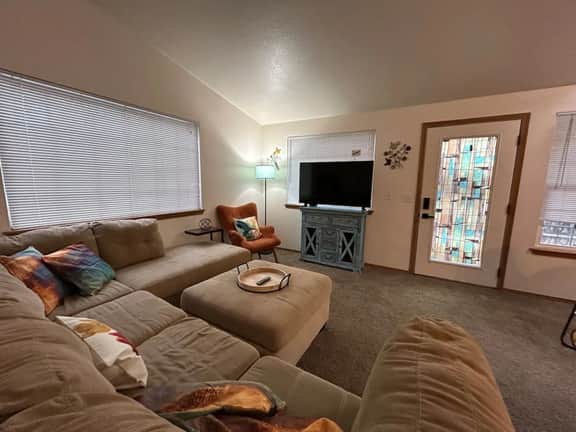 Clyde's Crib: Cozy Ms. Pac-Man minutes from I-84 and Hillcrest Country Club