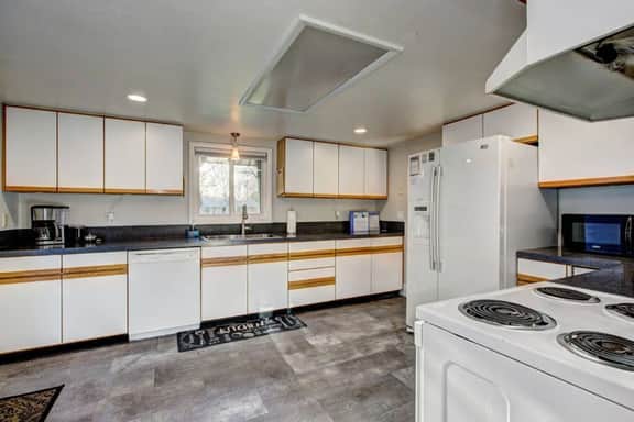 Little Blue Bungalow Pet Friendly, Fenced Yard!