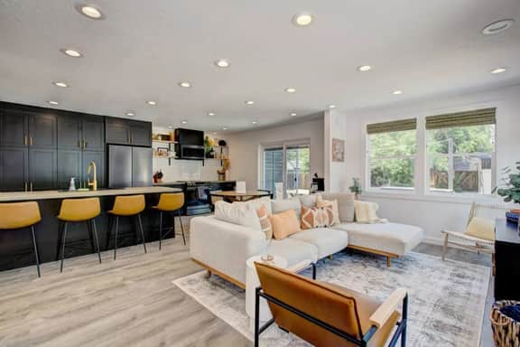 Off-Broadway - Modern w/outdoor haven