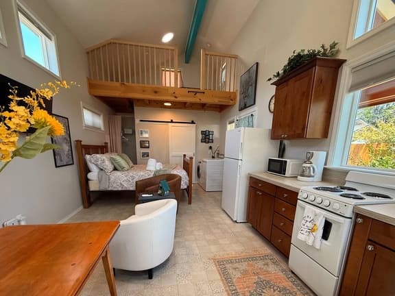 BoiseBnB Bird House